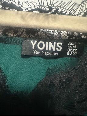 YOINS Emerald Green Top with Black Lace Trim